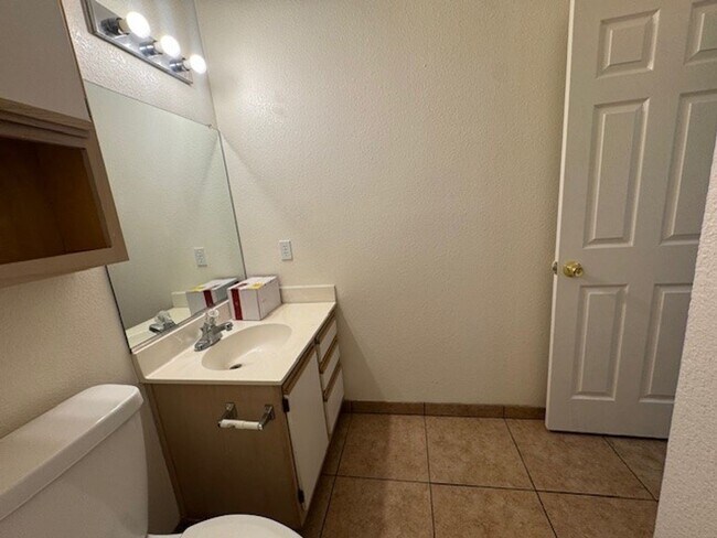 Building Photo - 2834