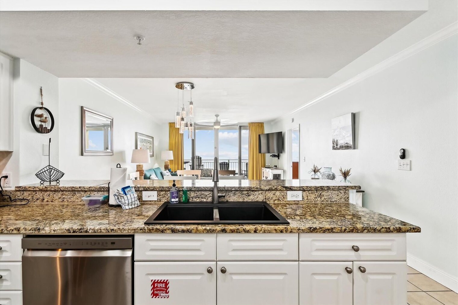 Building Photo - 14701 Front Beach Rd