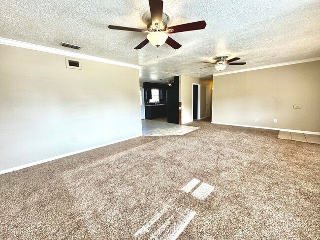 Building Photo - Cute 3 bedroom 2 bath Home!