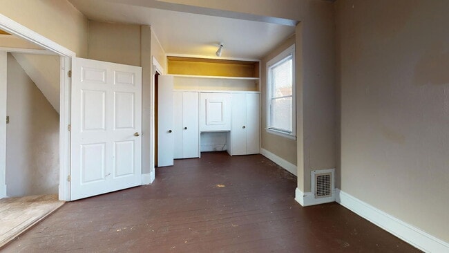 Building Photo - 2305 Rohs St