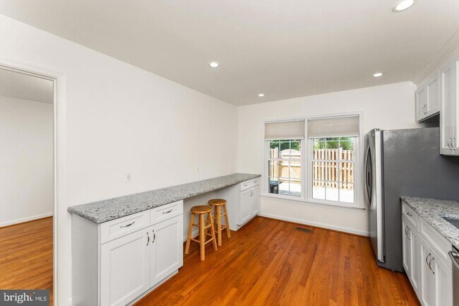 Building Photo - 1808 Golf View Ct
