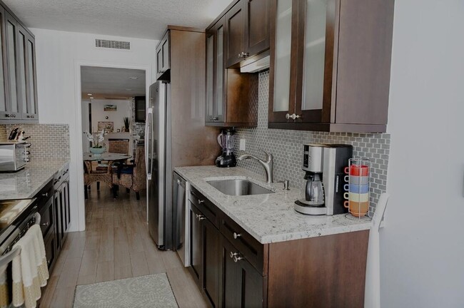 Building Photo - 4200 N Ocean Dr