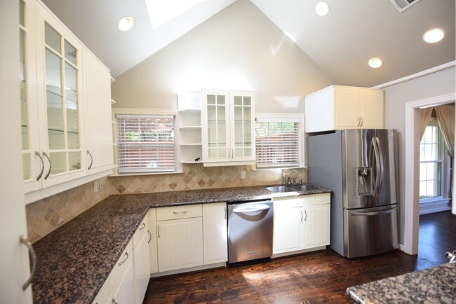 Building Photo - Walk to Inwood Village! Charming 3 bed 3 b...