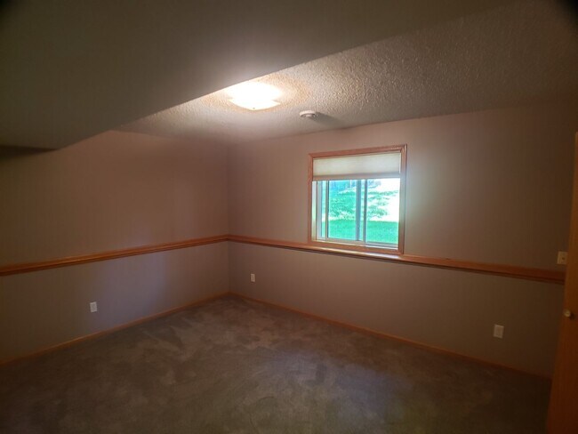 Building Photo - Beautiful 4 Bedroom House in Prescott, WI!...