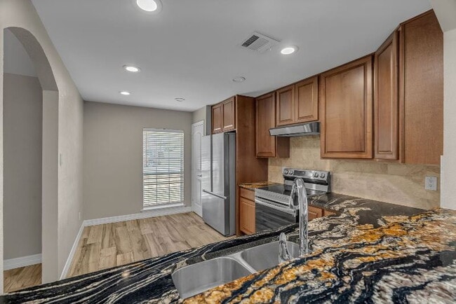 Building Photo - "Fantastic 3-Bedroom, 2 Bath Home in Prime...