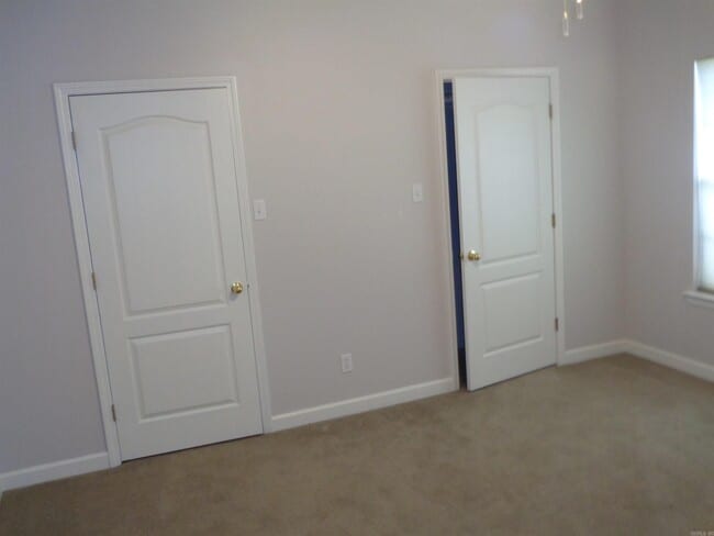 Building Photo - 5059 Silver Oak Dr