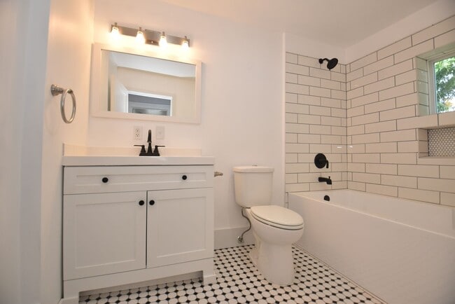 Building Photo - Near Notre Dame  2 Story 3 bedroom with 2 car garage