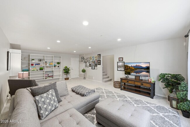 Building Photo - 7642 E Hartford Dr