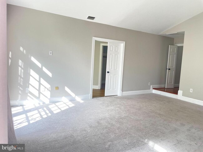 Building Photo - 9440 Flowerden Ln