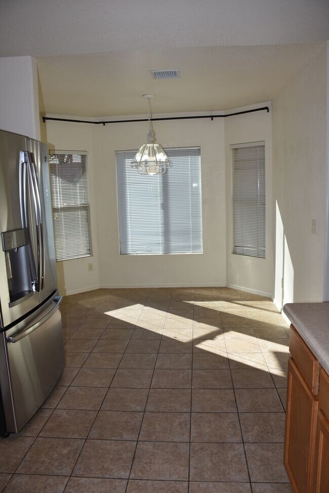 Building Photo - Fabulous Home Close to everything you'll Need in Sierra Vista, Az