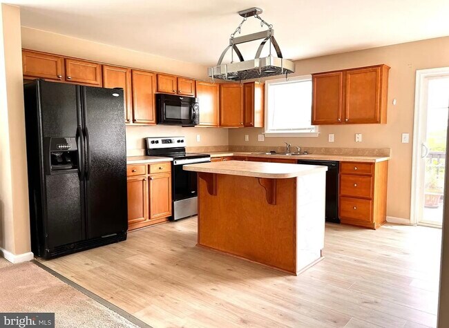 Kitchen - 257 Morlatt Ln