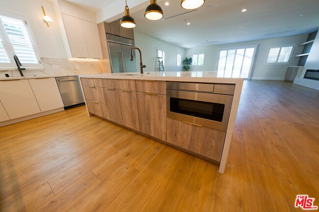 Building Photo - 19235 Strathern St