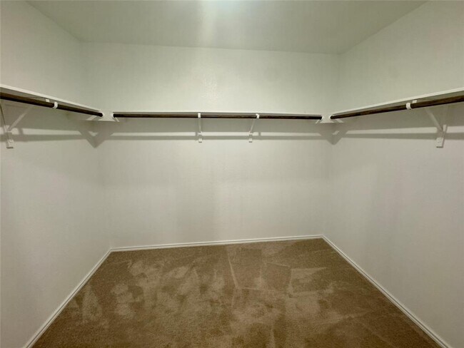 Building Photo - 510 Sunray Dr