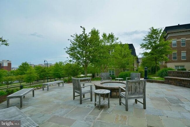 Building Photo - 702 Fair Winds Way