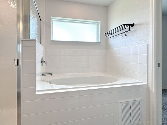 Building Photo - Beautiful 4-BR, 2-BA “Budget Friendly”– So...