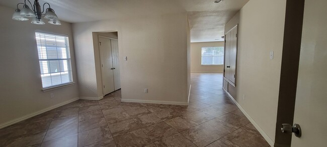 Building Photo - Upgraded Home - Granite Counters - Fenced ...