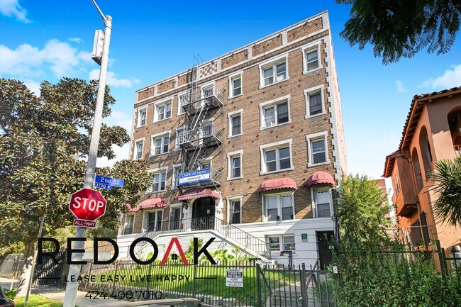 Building Photo - 200 S Kenmore Ave