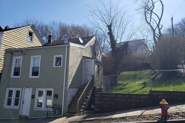 Building Photo - 121 Turner St