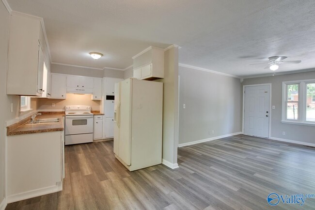 Building Photo - 4813 Joy Dr NW