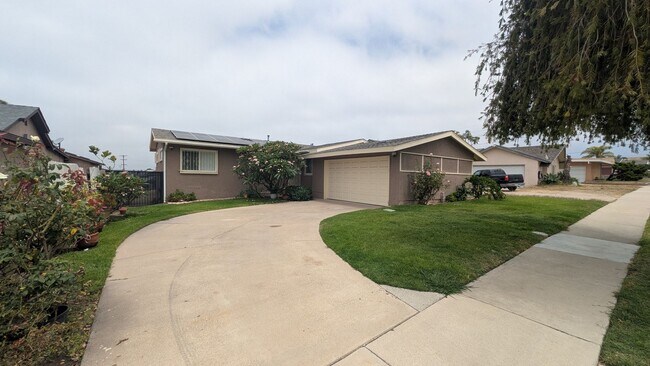 Building Photo - Move in Special! Emerald Hills Home with Garage