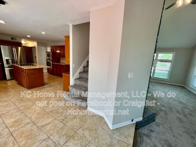 Building Photo - 1109 E Sleepy Hollow Dr