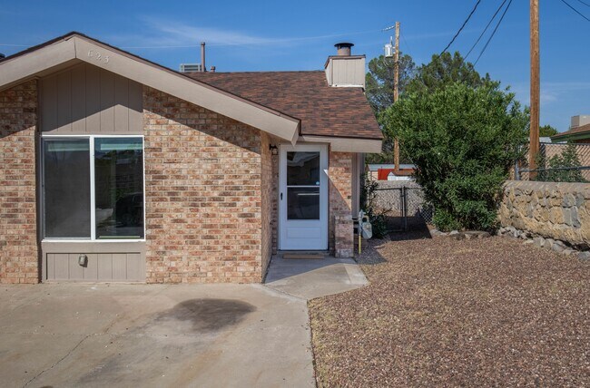 Building Photo - 623 Paula Pl