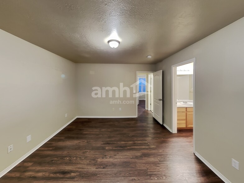 Building Photo - 6254 W Sarah Cir