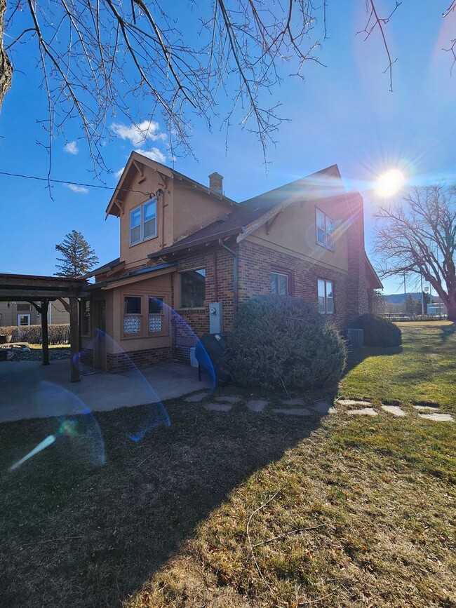 Building Photo - 4 BED | 2.5 BATH | DOUBLE GARAGE | WEST RAPID | FURNISHED