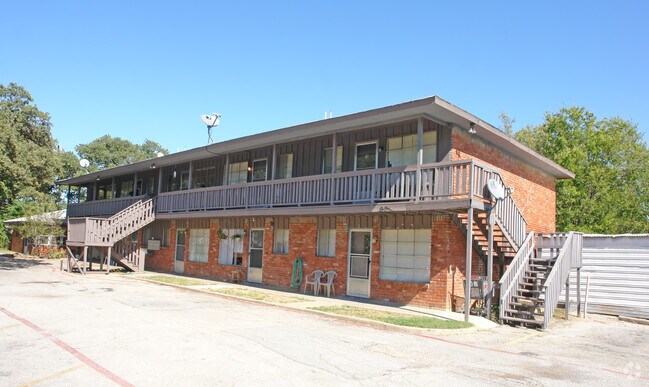 Primary Photo - The Chuckwood Apartments