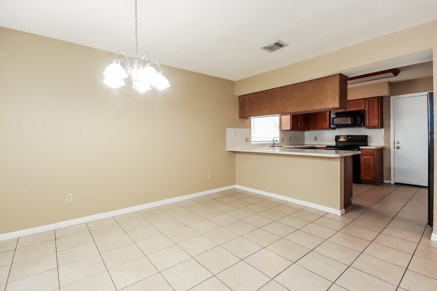 Building Photo - 16530 Quail Park Dr
