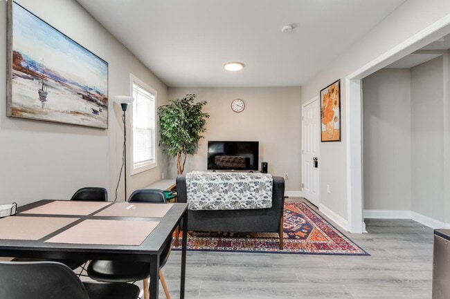 Building Photo - 407 N 3 1/2 Ave