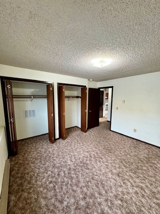 Building Photo - Charming 2-Bedroom Apartment Near MSU – Ca...