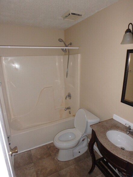 Building Photo - 704 Patton Cir