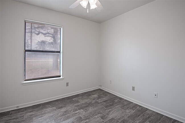 Building Photo - 4 Barre Ln
