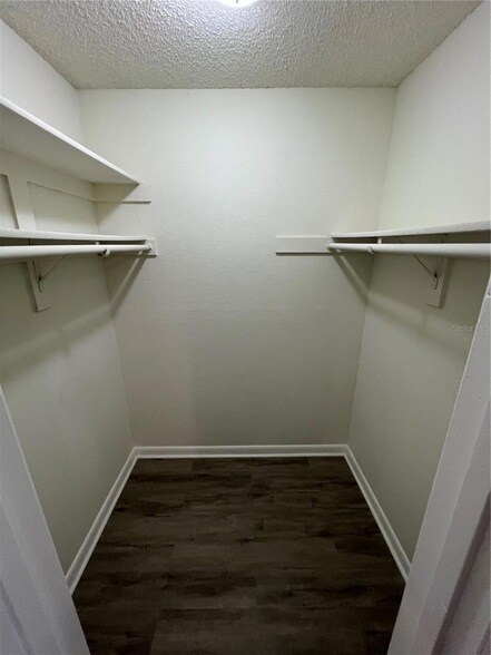 Building Photo - 4200 Thornbriar Ln