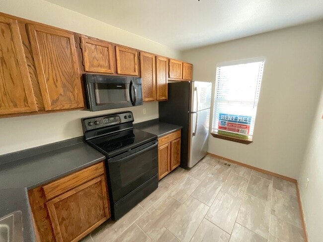 Building Photo - 2 Bedroom Townhome Available Near Austin B...