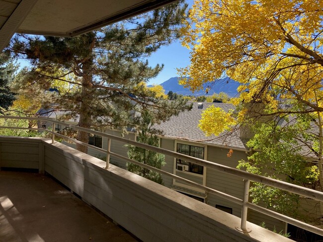 Building Photo - 2 Bed 1 Bath Condo with Mountain Views and...