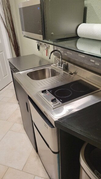 Building Photo - 1118 NE 18th Ct