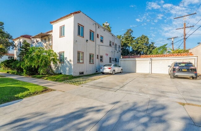 Building Photo - 1456 S Fairfax Ave