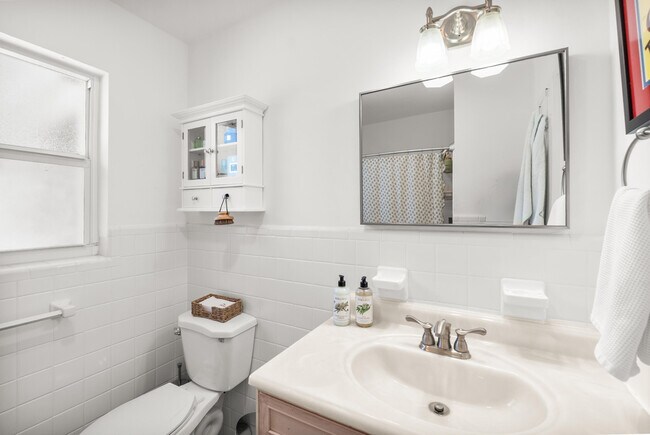 Building Photo - 549 Fairwind Dr