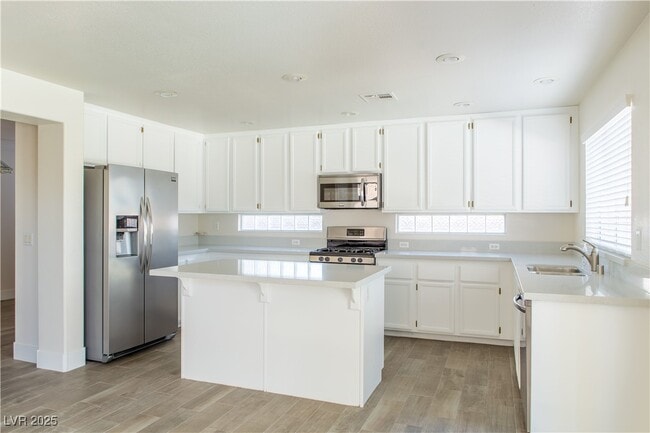 Building Photo - 1660 Mt Tremblant Ave