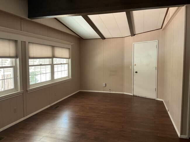 Building Photo - 14654 Carnegie Rd