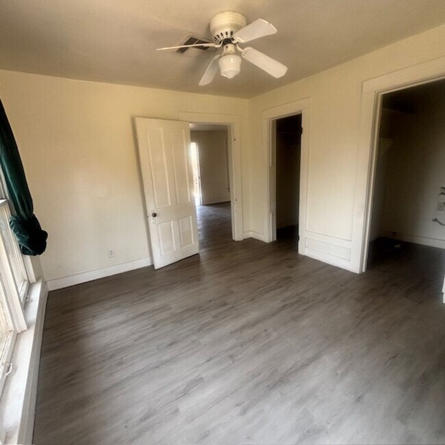 Building Photo - Modern Comfort in the Heart of Tempe