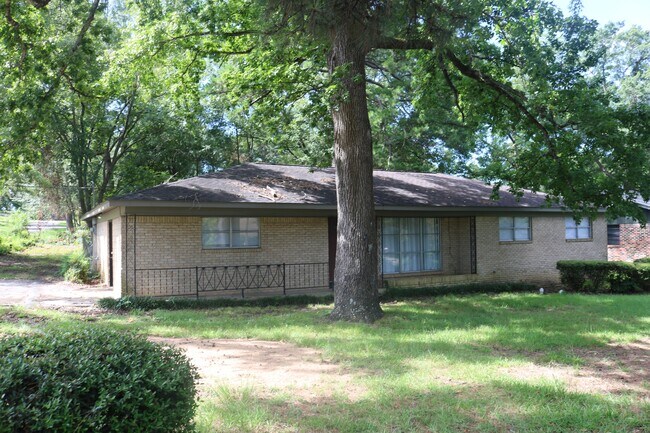 Primary Photo - 3908 Bridle Path
