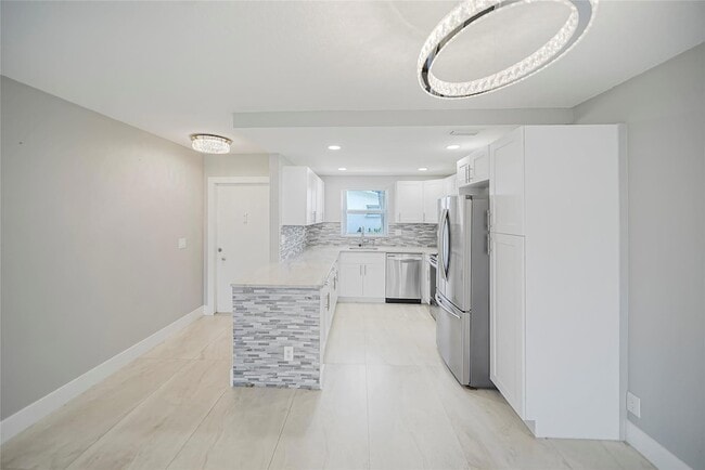 Building Photo - 2725 Emory Dr W