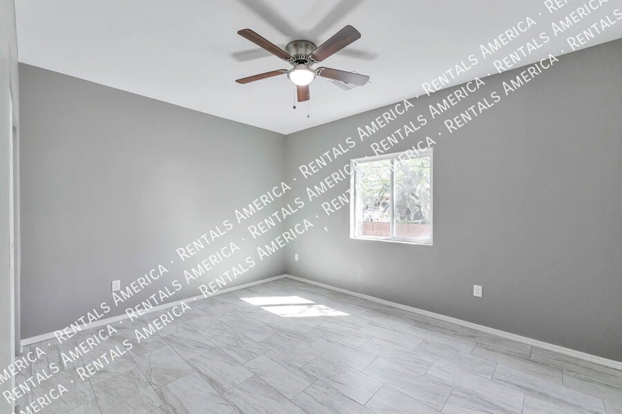 Building Photo - 1625 N Mountain View Ave