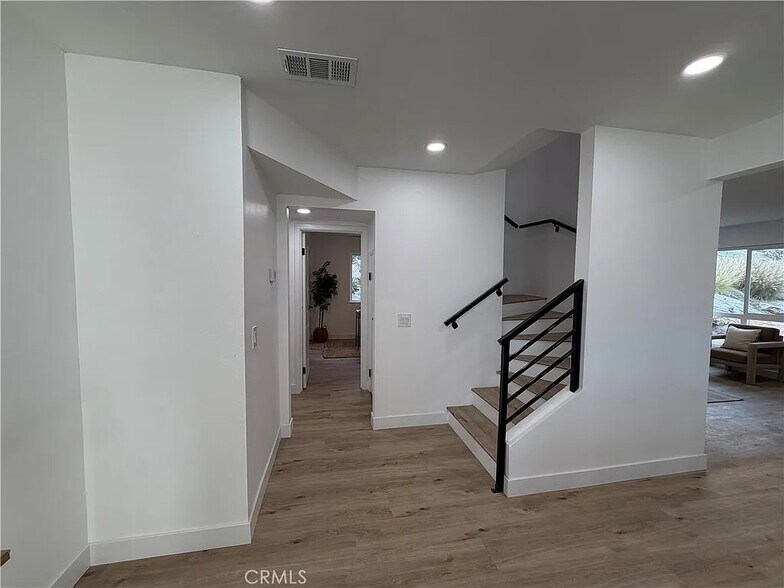 Building Photo - 755 Huston Dr