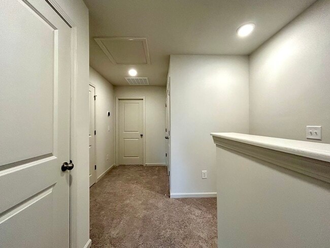 Building Photo - 137 Villa Ln