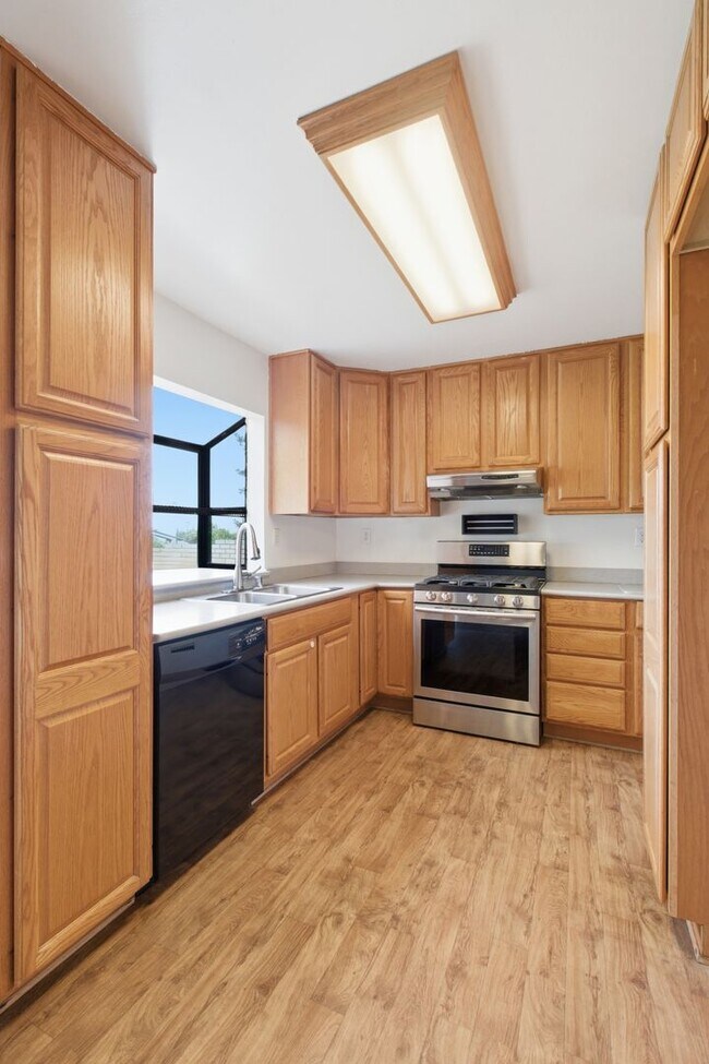 Building Photo - 5923 Burgundy Ave
