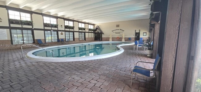 Building Photo - 3680 Inverrary Dr